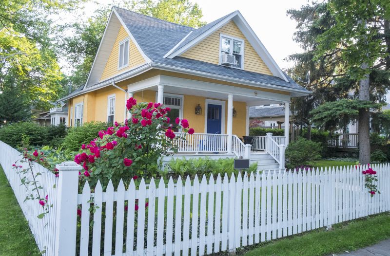 Picket Fence in White